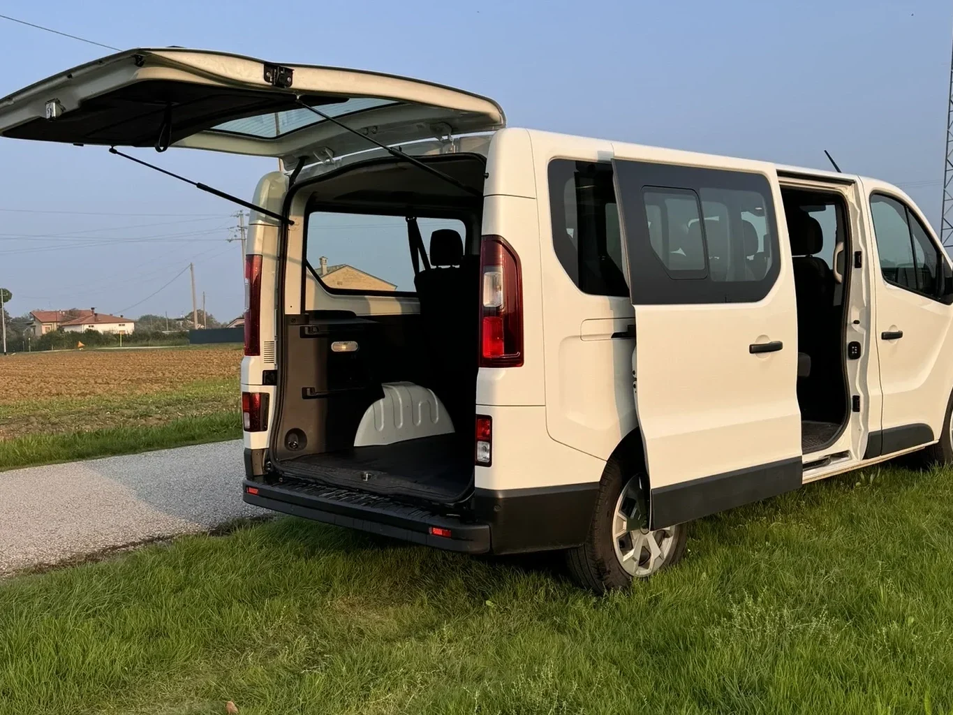 Pulmino 9 posti bianco